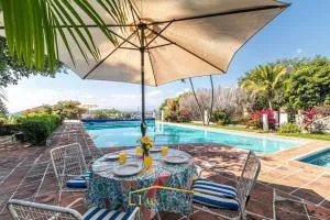 Amplia & cómoda casa, alberca, jardín y una vista fenomenal - Morelos