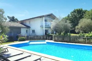 VILLA LE CLOS DES OLIVIERS, piscine chauffée, 5 chambres, jardin de 2500m2, proche plage - 莱昂