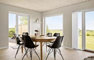 Nice Home In Thyholm With Wifi