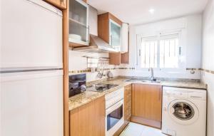 Beautiful Apartment In Oropesa Del Mar