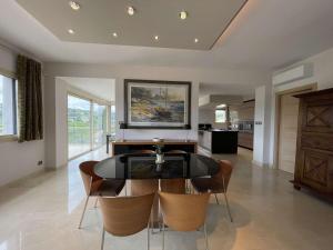 Villa dException avec Piscine Privée, Jacuzzi et Climatisation - FR-1-382-214