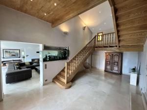 Villa dException avec Piscine Privée, Jacuzzi et Climatisation - FR-1-382-214