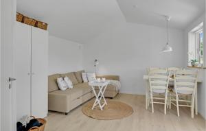 2 Bedroom Beautiful Home In Jægerspris