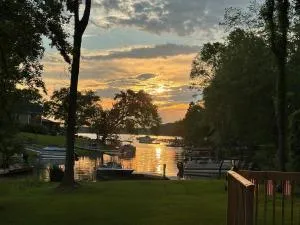 Hidden Lake Gem - 纽贝里