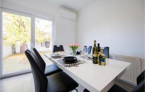 Beautiful Home In Donji Andrijevci