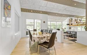 Cozy Home In Hirtshals With Kitchen