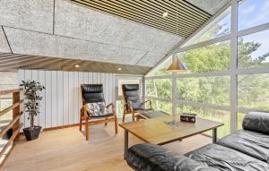 Cozy Home In Hirtshals With Kitchen