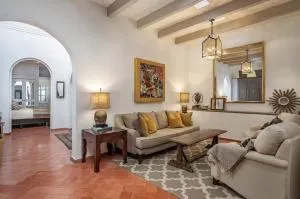 Casa Jari, Stylish 2 BD in Centro - La Aurora