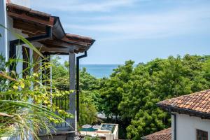 Trendy Condo with Modern Decor, Stunning Ocean Views, and Exclusive Beach Club Access