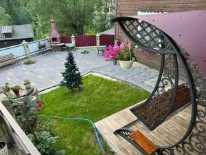 Котедж "ГІРСЬКА РОСА" Яремче Чан Басейн - 亚列姆切