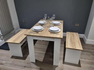 Beautiful 4 Bed Immaculate Condition Refurbished Property