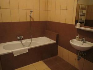 Hét Pecsét Fogadó Étterem