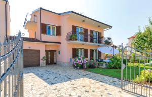 2 Bedroom Cozy Apartment In Pula 