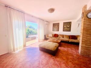 Casa Mediterránea con Jardín y Barbacoa
