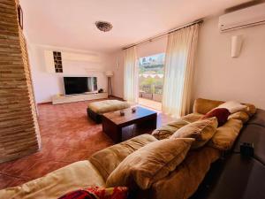 Casa Mediterránea con Jardín y Barbacoa