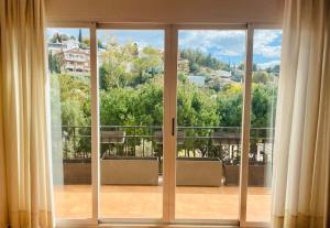 Casa Mediterránea con Jardín y Barbacoa