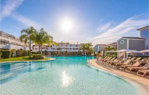 Amazing Apartment In Estepona With Wifi