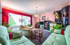 Beautiful Apartment In Modrusani With Wifi 