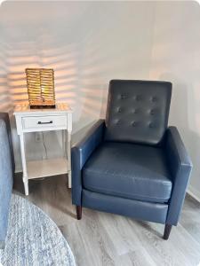 Beachside Serenity Private Balcony with Ocean View, Heated Pool, BBQ, King Bed