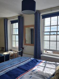 King Room with Sea View room in Lyndale Guest House