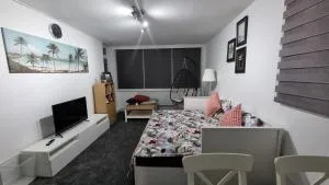 Amazing 1 bed entire flat with separate living room and kitchen in London With Free Parking - 依尔福