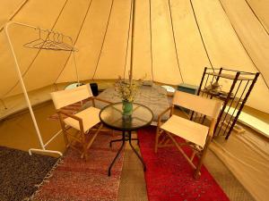 Männituka glamping by lake Ähijärv