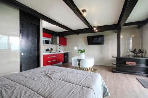 Luxury Rooftop SuiteB