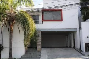 Casa amplia en Monterrey - San Miguel De Los Garzo