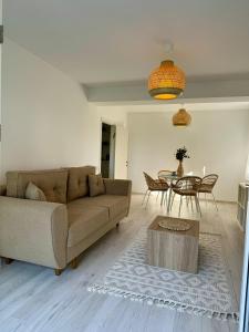 Libertatii Gardens Poolside AIRPORT&THERME