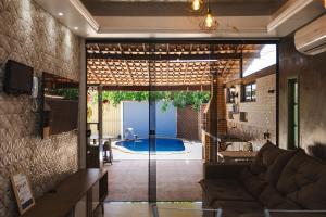 Casa com Piscina e Churrasqueira em Búzios | E 02