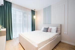 Soft Cloud 1BR in Business Area