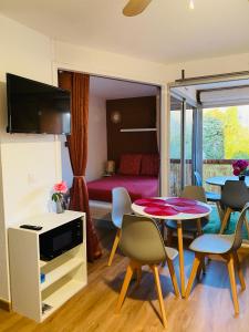 Agréable appartement aux Capellans avec loggia, WIFI et parking