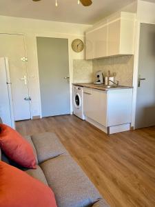 Agréable appartement aux Capellans avec loggia, WIFI et parking