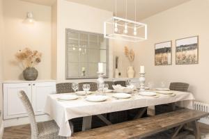 Luxury Townhouse in Cardiff City Centre, 5 bedrooms, up to 12 guests