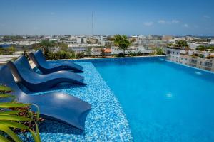 Studio walk distance to Wallmart and 5ta Avenue