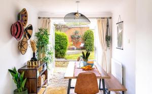 1 Coleshill townhouse Sleeps 6 NEC 7 mins BHX