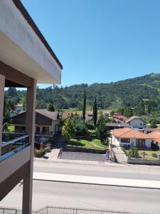 Apto Mozzafiato 2 Quartos no Centro