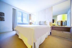 1 Hotel 1 Bedroom 1 and Half Bathroom Beachfront Residence With Balcony