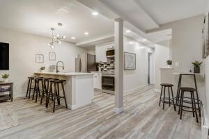 Lower Stone Lodge - Hot Tub - Game Room - Lower Unit