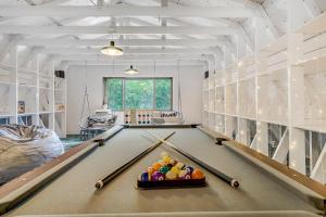 Lower Stone Lodge - Hot Tub - Game Room - Lower Unit