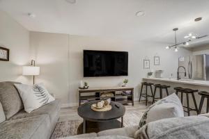 Lower Stone Lodge - Hot Tub - Game Room - Lower Unit