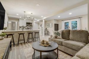 Lower Stone Lodge - Hot Tub - Game Room - Lower Unit