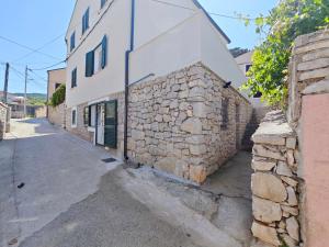 Apartments by the sea Veli Losinj, Losinj - 8031