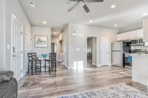 New Upper Condo With Deck-Pet Friendly-USAFA