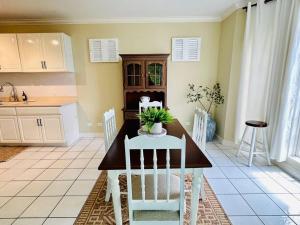 Falcon IslandView - Airport Pickup Available - 24Security