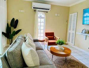 Falcon IslandView - Airport Pickup Available - 24Security