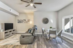 Ground Floor Condo-mins to downtown-Pet Friendly