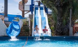Villages vacances Mobil Home LES FLAMANTS ROSES CATHY&ROBERT : photos des chambres