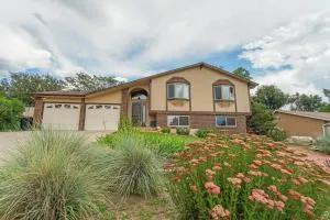 Colorado Retreat-King-Pikes Peak View-Foosball - Pikeview