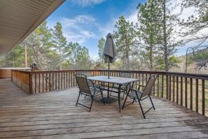 El Dorado- Cozy Retreat-Hot Tub-Upper Level